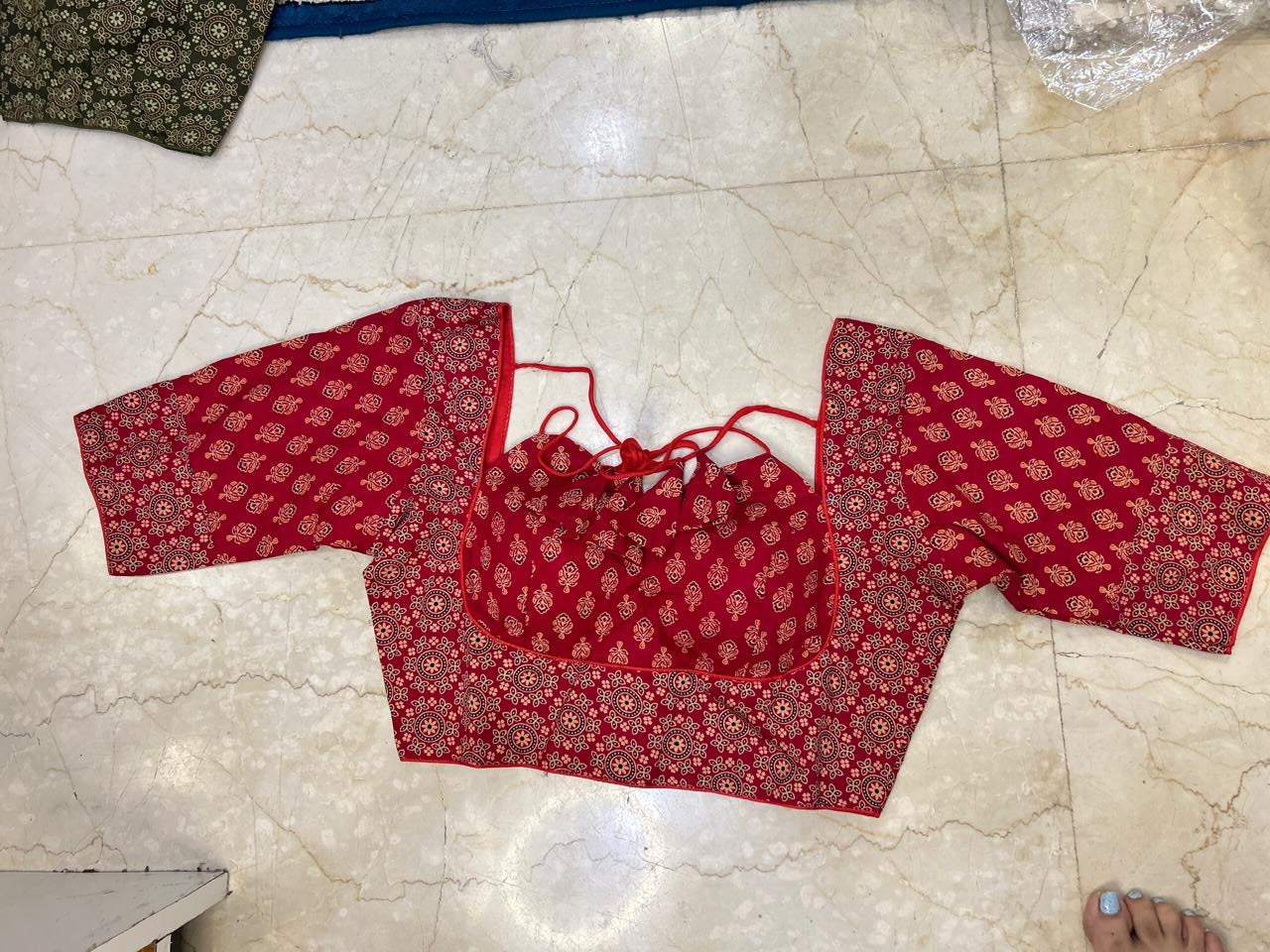 AJARAK BLOUSES