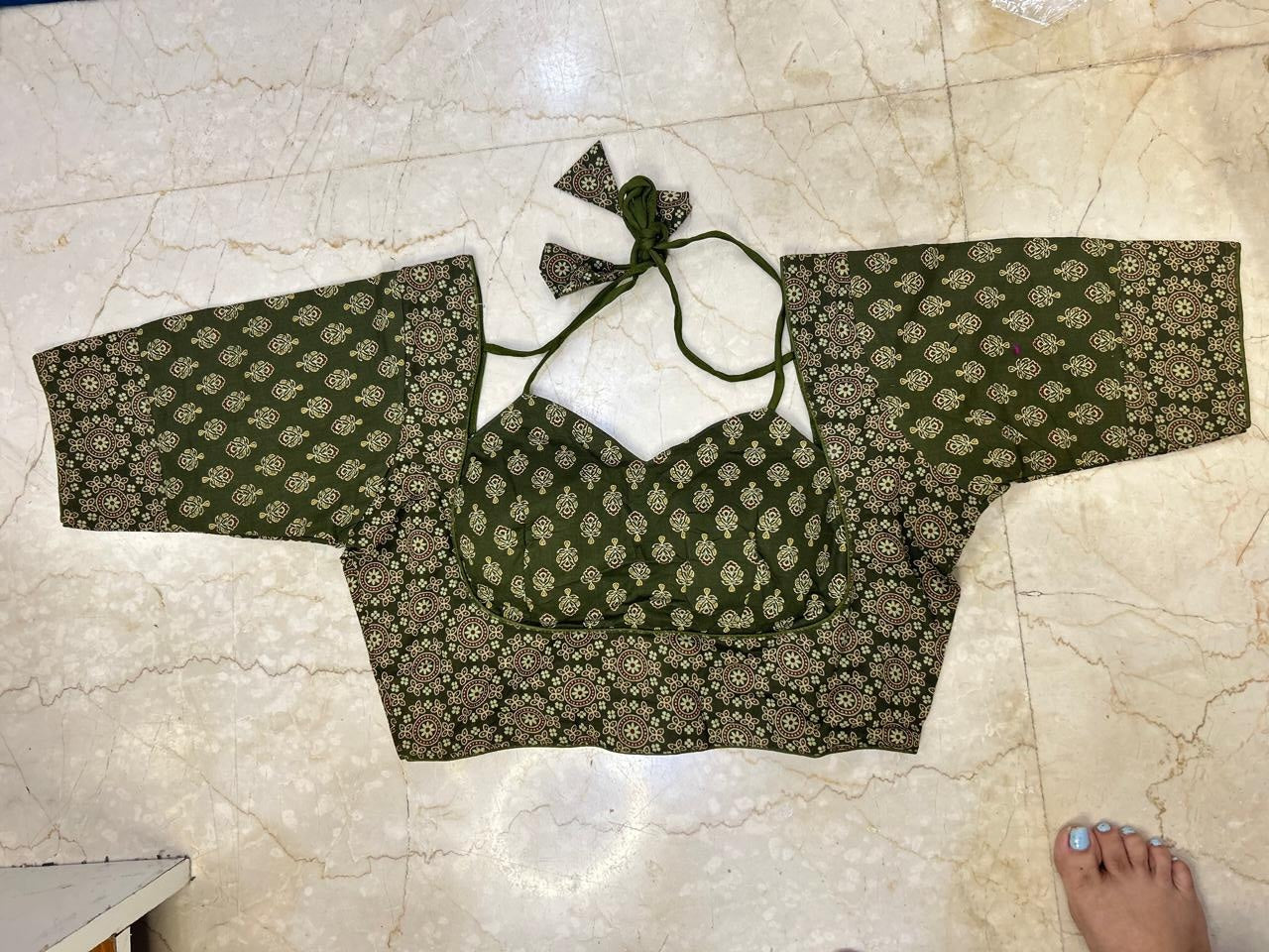 AJARAK BLOUSES
