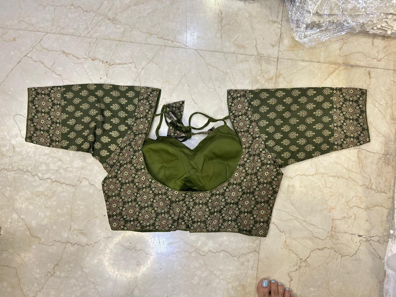 AJARAK BLOUSES
